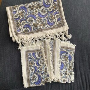 World Market Table Runner And 6 Napkins